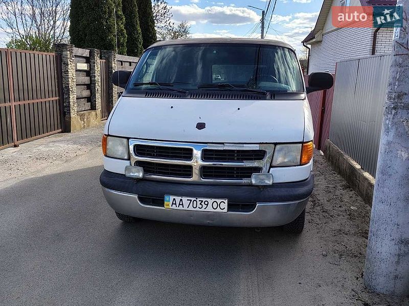 Dodge Ram Van 2002
