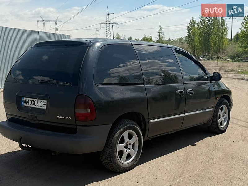 Минивэн Dodge Ram Van 2000 в Киеве