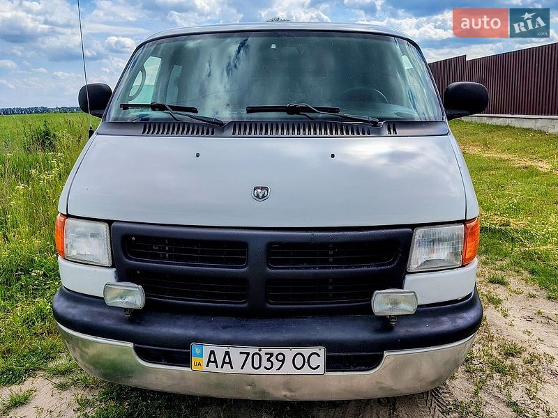 Dodge Ram Van 2002