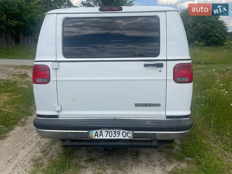 Минивэн Dodge Ram Van 2002 в Киеве фото 5 Минивэн Dodge Ram Van 2002 в Киеве