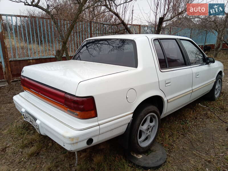 Седан Dodge Spirit 1993 в Богуславе
