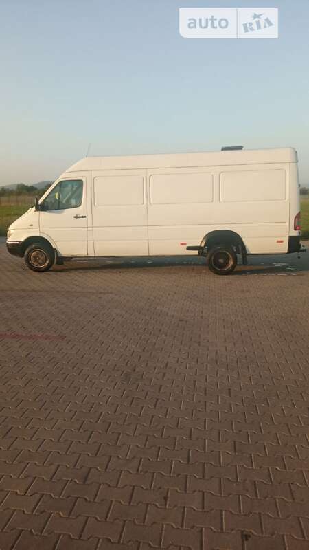 Грузовой фургон Dodge Sprinter 2006 в 
