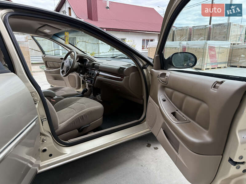Седан Dodge Stratus 2001 в Теребовле