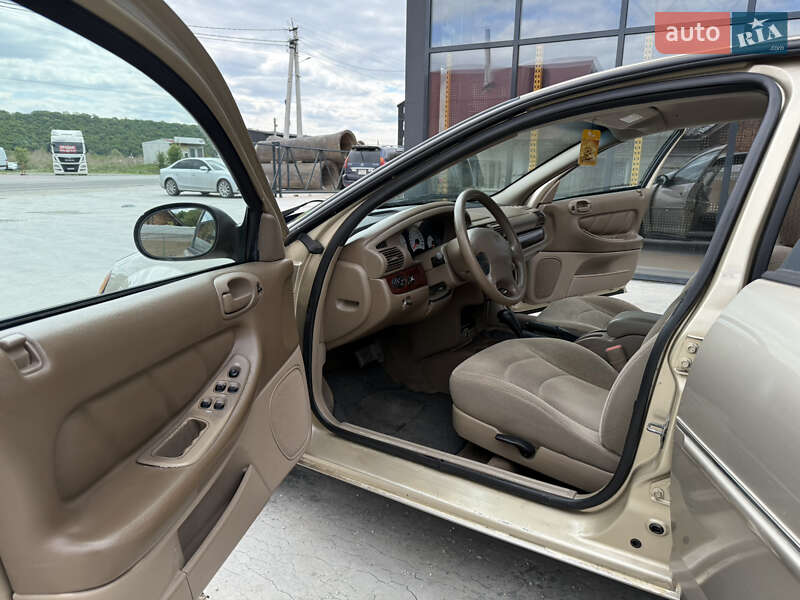 Седан Dodge Stratus 2001 в Теребовле