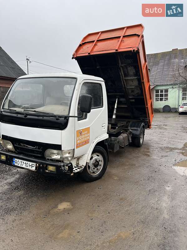 Грузовой фургон Dongfeng DF-47 2005 в 