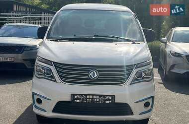 Минивэн Dongfeng M5EV 2017 в 