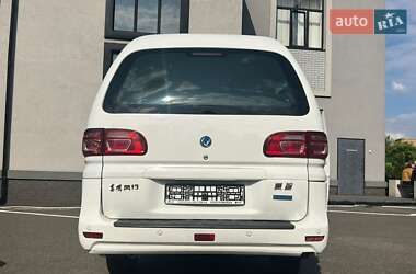 Минивэн Dongfeng M5EV 2017 в 
