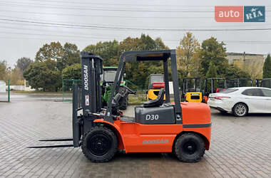 Вилочний навантажувач Doosan D 2008 в Радомишлі