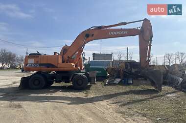 Екскаватор навантажувач Doosan DX 210W 2008 в Могилів-Подільському