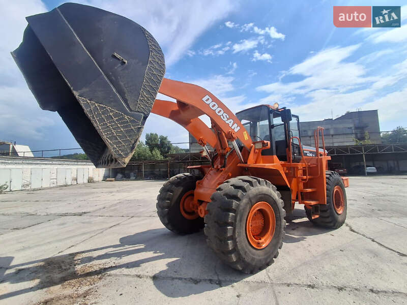 Фронтальні навантажувачі Doosan MEGA 2003 в Києві