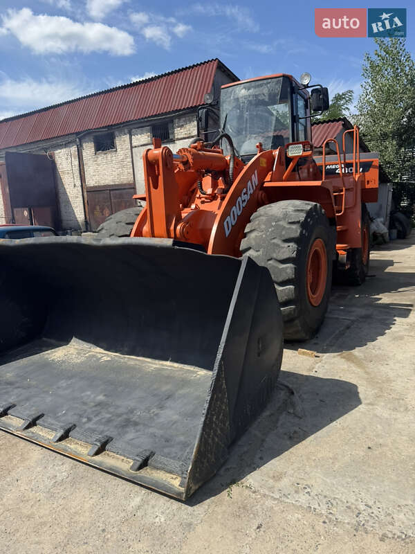 Фронтальні навантажувачі Doosan MEGA 2003 в Києві