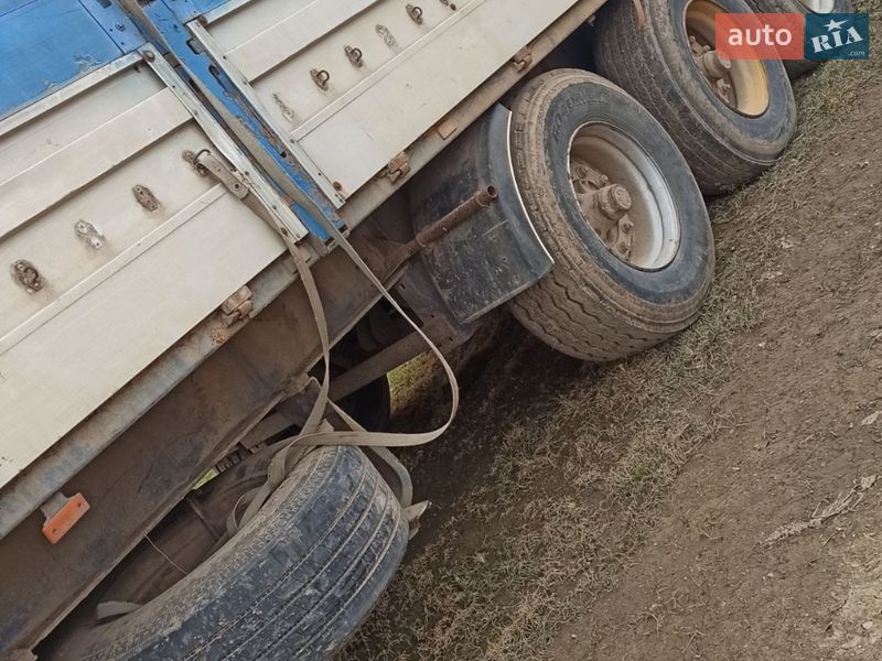 Зерновоз - полуприцеп ДСАН 27 2002 в Баре