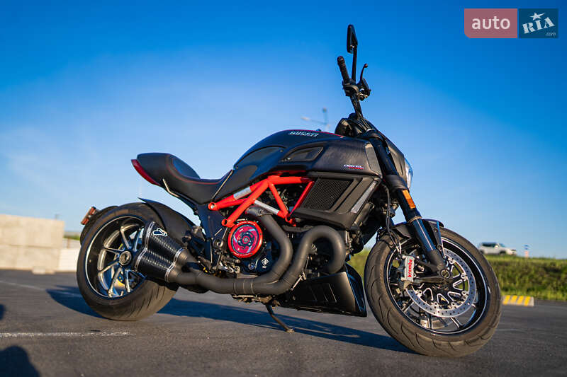 Мотоцикл Спорт-туризм Ducati Diavel 1200 Carbon 2014 в Львове