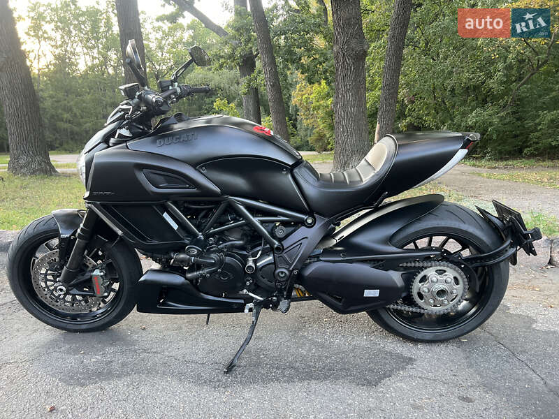 Мотоцикл Круизер Ducati Diavel 1200 Carbon 2015 в Харькове фото 2 Мотоцикл Круизер Ducati Diavel 1200 Carbon 2015 в Харькове