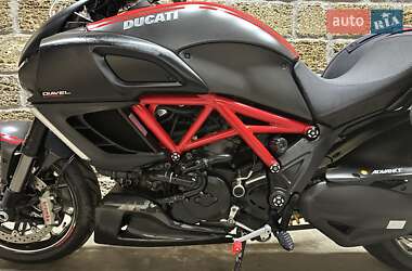 Мотоцикл Без обтекателей (Naked bike) Ducati Diavel 1200 Carbon 2011 в 