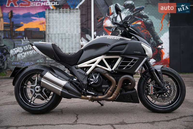 Мотоцикл Круизер Ducati Diavel AMG 2013 в Киеве