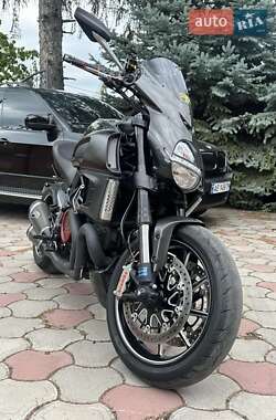 Мотоцикл Без обтікачів (Naked bike) Ducati Diavel Carbon 2011 в 