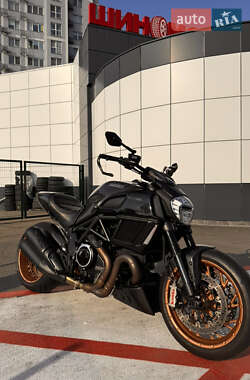 Мотоцикл Многоцелевой (All-round) Ducati Diavel Carbon 2013 в Киеве