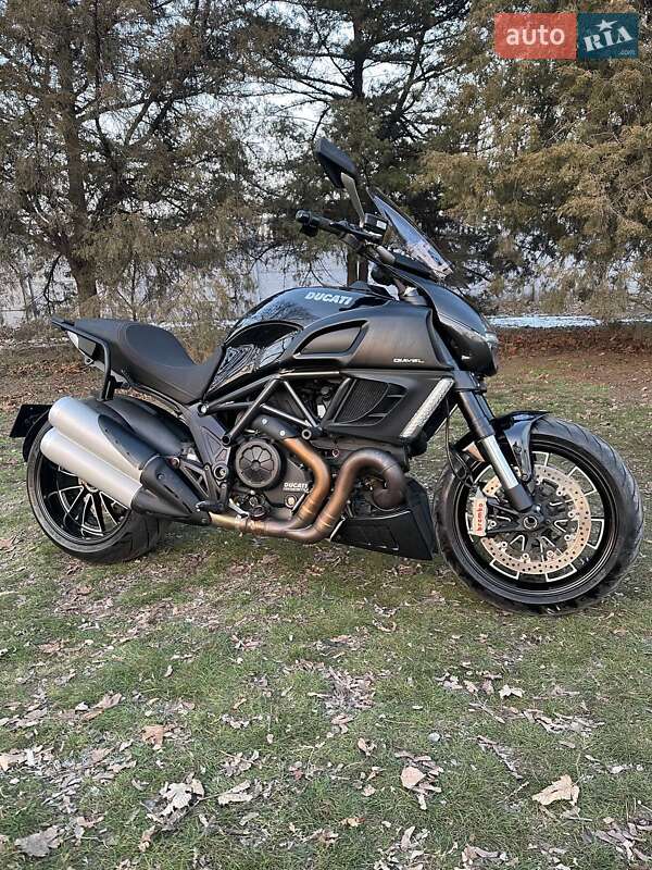 Мотоцикл Круізер Ducati Diavel 2013 в 