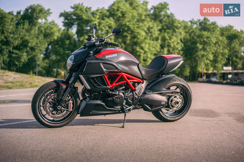 Мотоцикл Без обтекателей (Naked bike) Ducati Diavel 2012 в 