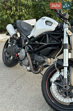 Мотоцикл Без обтекателей (Naked bike) Ducati Monster 696 2008 в 