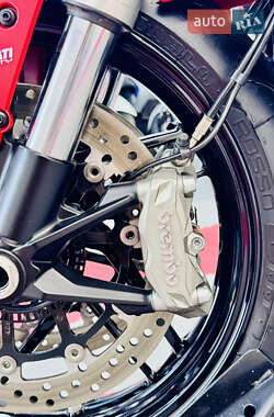 Спортбайк Ducati Monster 821 2018 в 
