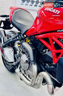 Спортбайк Ducati Monster 821 2018 в 