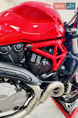 Спортбайк Ducati Monster 821 2018 в 