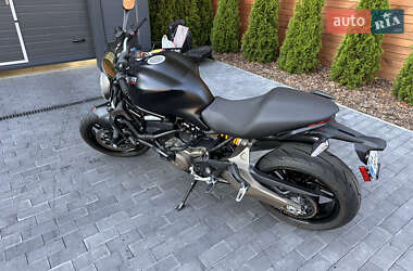 Спортбайк Ducati Monster 821 2016 в 