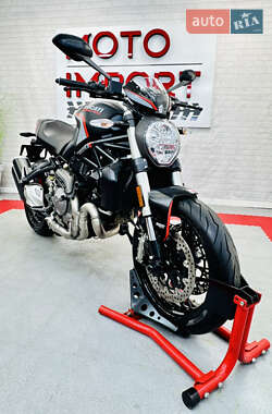 Спортбайк Ducati Monster 821 2020 в 