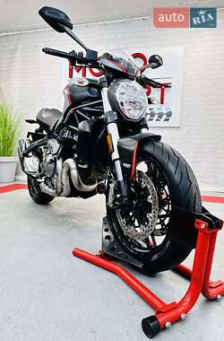 Спортбайк Ducati Monster 821 2020 в 