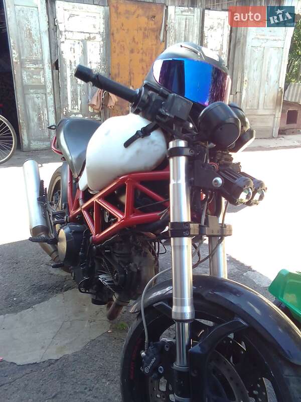 Спортбайк Ducati Monster 2003 в 