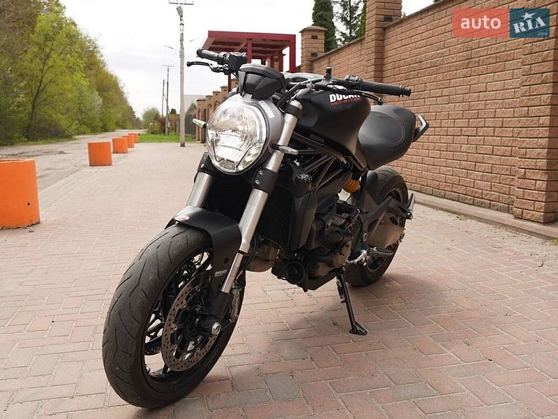 Спортбайк Ducati Monster 2015 в Житомире