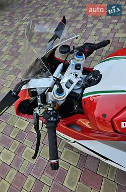 Спортбайк Ducati Panigale V4 2018 в 