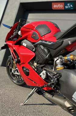 Спортбайк Ducati Panigale V4S 2020 в 