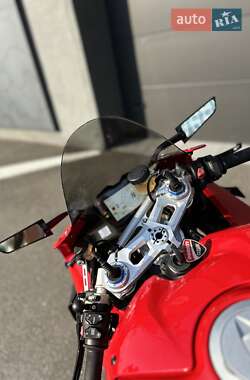 Спортбайк Ducati Panigale V4S 2020 в 