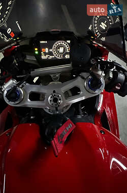 Спортбайк Ducati Panigale V4S 2022 в 