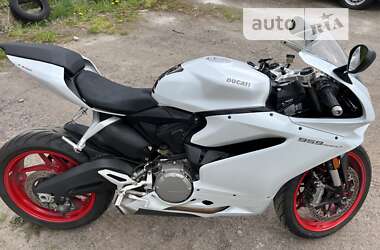 Спортбайк Ducati Panigale 2015 в 