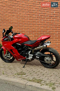 Спортбайк Ducati Supersport 2020 в 