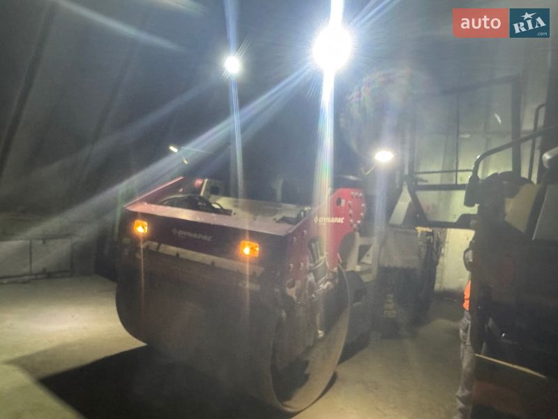 Дорожній каток Dynapac CC 2020 в Дніпрі