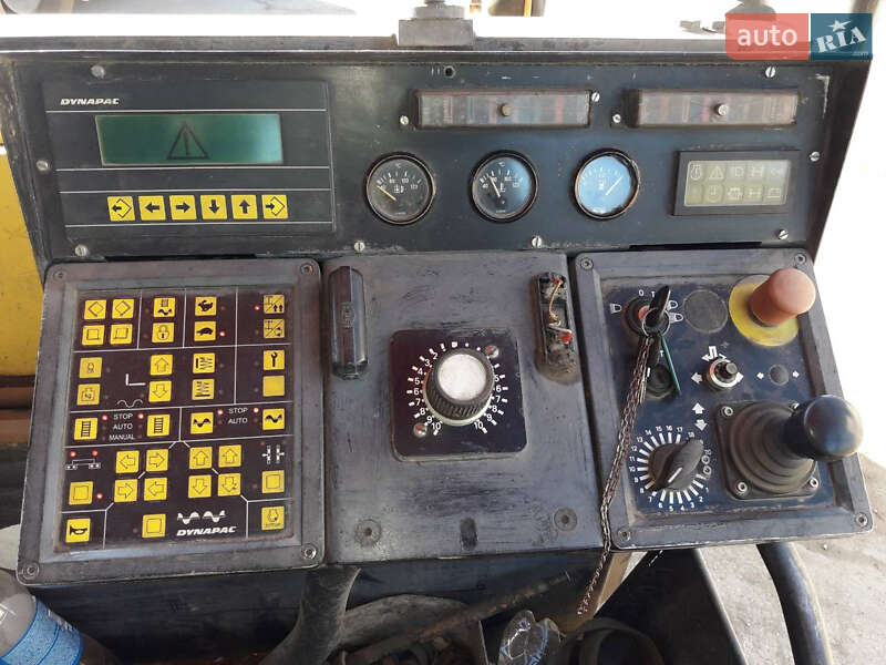 Асфальтоукладчик Dynapac F141 2006 в Кривом Роге