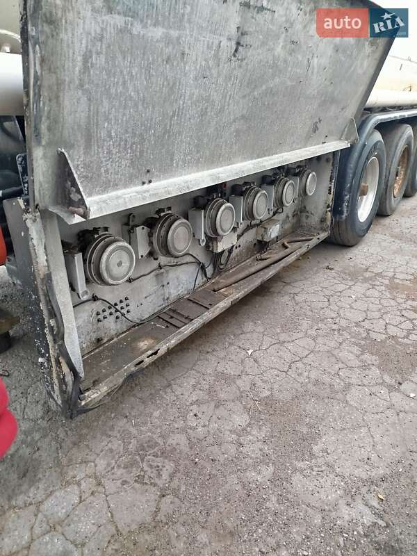 Цистерна напівпричіп Esterer DHE0189T 1992 в Івано-Франківську фото 11 Цистерна напівпричіп Esterer DHE0189T 1992 в Івано-Франківську