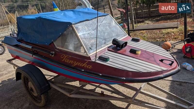 Катер Fairline Phantom 1986 в Залещиках