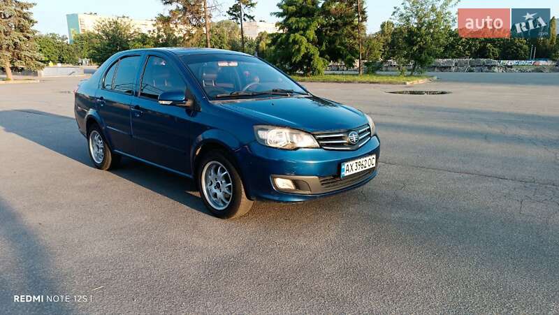Седан FAW V5 2013 в 