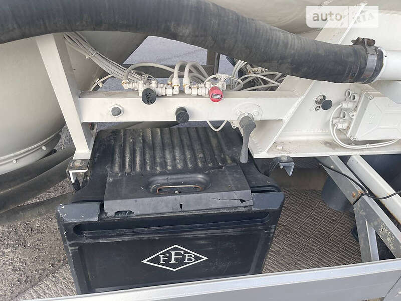 Цистерна полуприцеп Feldbinder EUT 2000 в Одессе