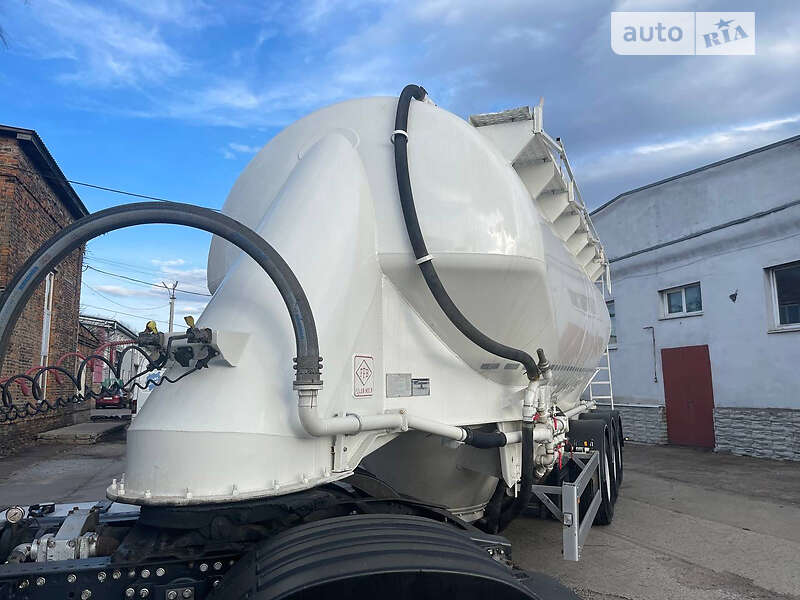 Цистерна полуприцеп Feldbinder EUT 2000 в Одессе