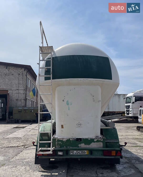 Цистерна полуприцеп Feldbinder EUT 1989 в Львове