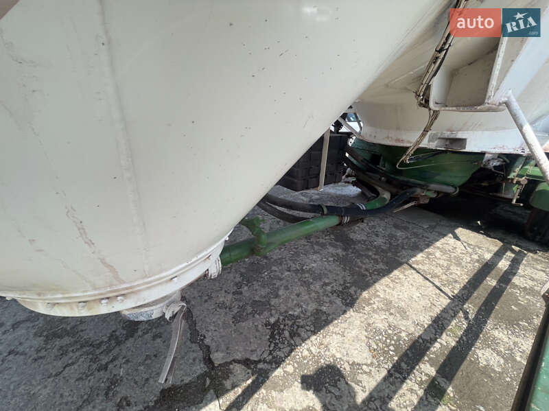 Цистерна полуприцеп Feldbinder EUT 1989 в Львове