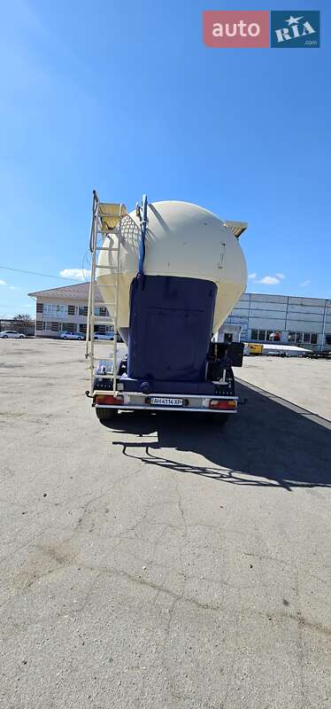 Цистерна Feldbinder EUT 2000 в Каменском