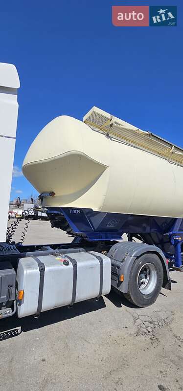 Цистерна Feldbinder EUT 2000 в Каменском